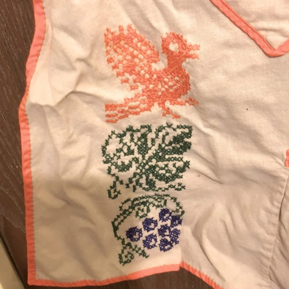 Vintage Hand Embroidered Half Apron - 20”x19”, each waist tie is 25”
